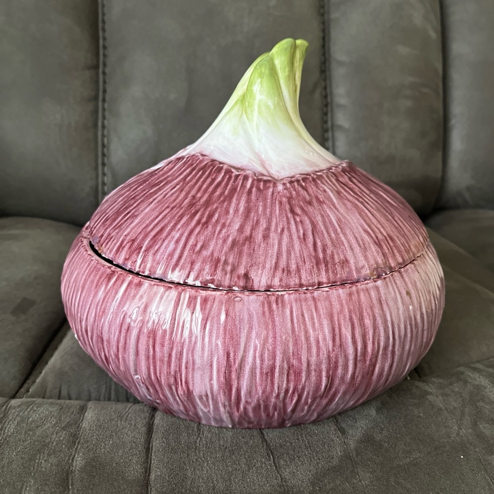 Vintage 1945 Neiman Marcus made in Italy, onion lidded bowl Rare